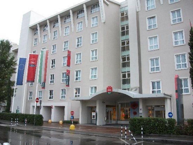 Hotel Ibis Firenze Nord Aeroporto Сесто-Фьорентино Экстерьер фото